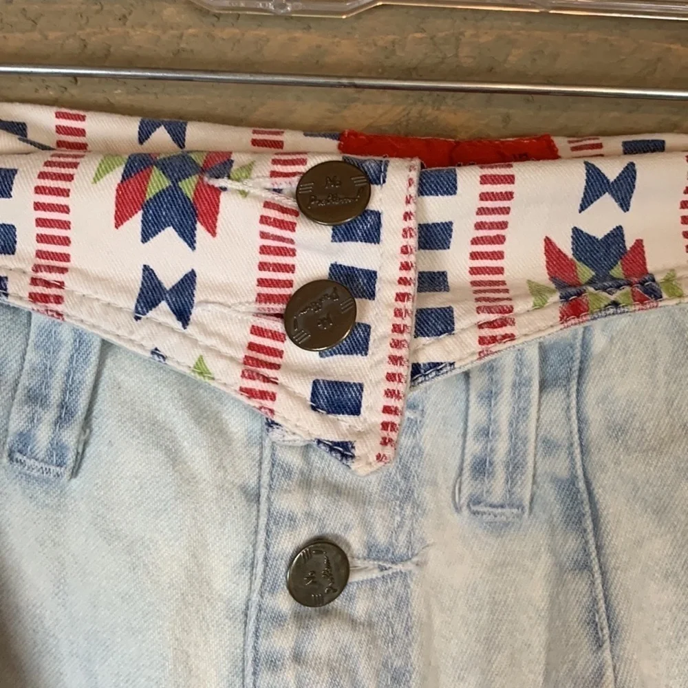 Vintage No Problem! Stonewashed mom jean shorts - Picture 8 of 12
